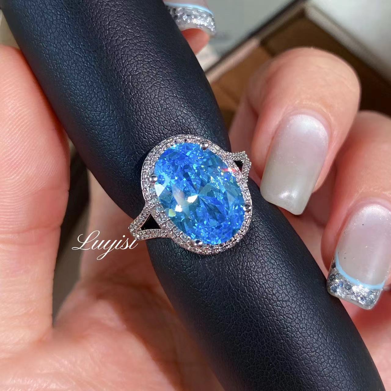 Egg-shaped Aquamarine Female Shang Hao Inlaid High Carbon Stone Rings