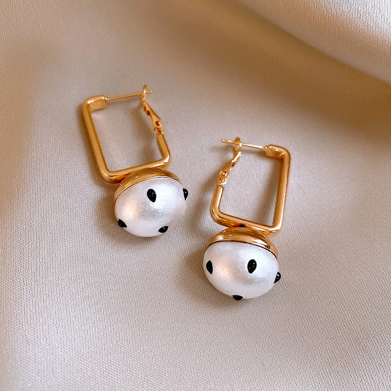 Fashion High-grade Zircon Pearl Niche Retro Earrings