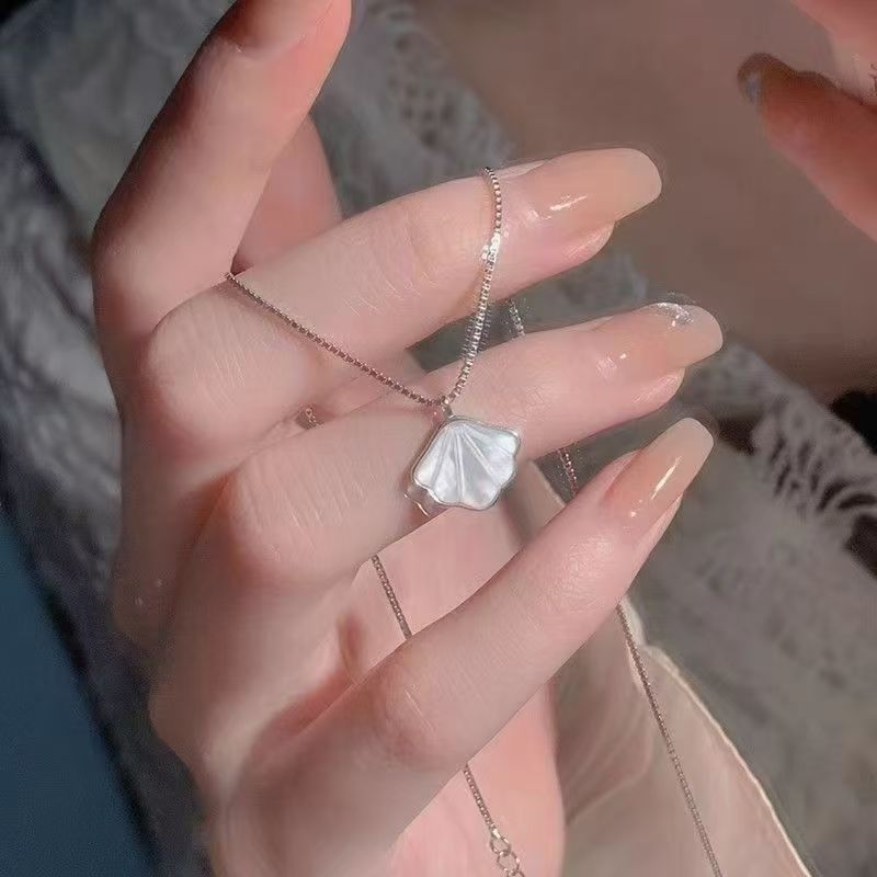 Niche Temperament Designed Moonstone Light Luxury Simplicity Necklace