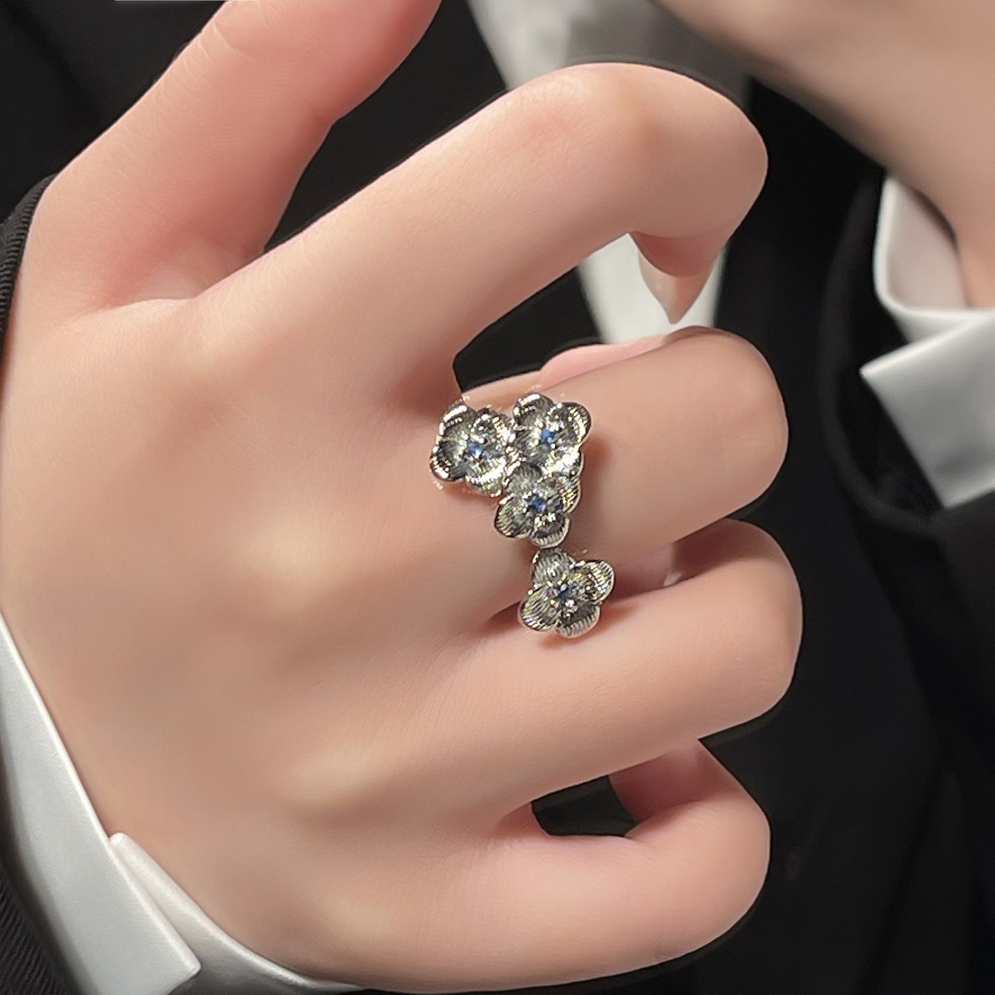 Exquisite Brushed Clover Female Niche Retro Design Blue Zircon Flower Ring