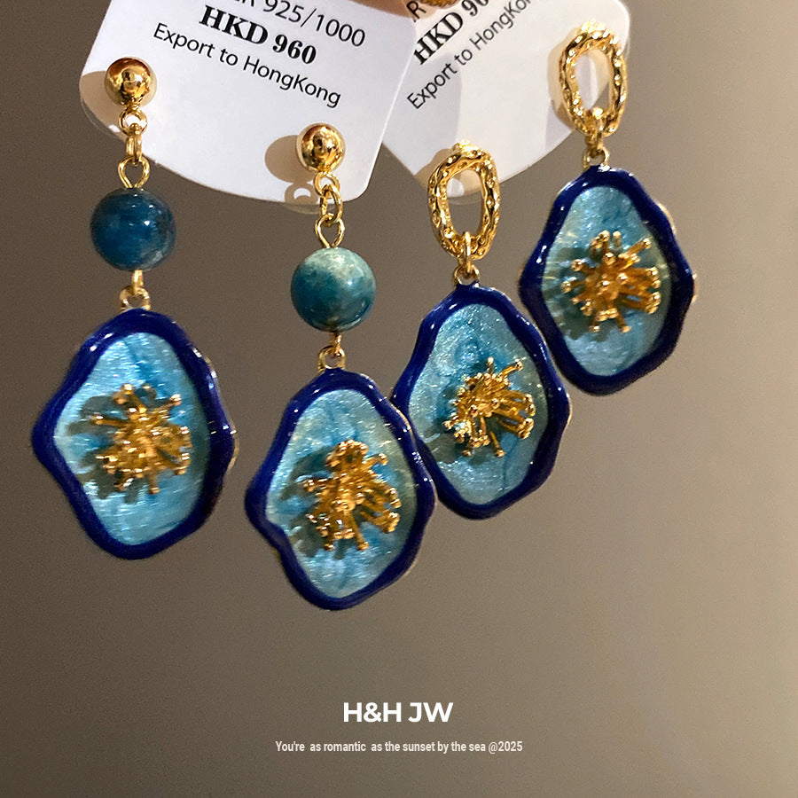 Women's Oval Vintage Court Style Light Luxury High-grade Pendants
