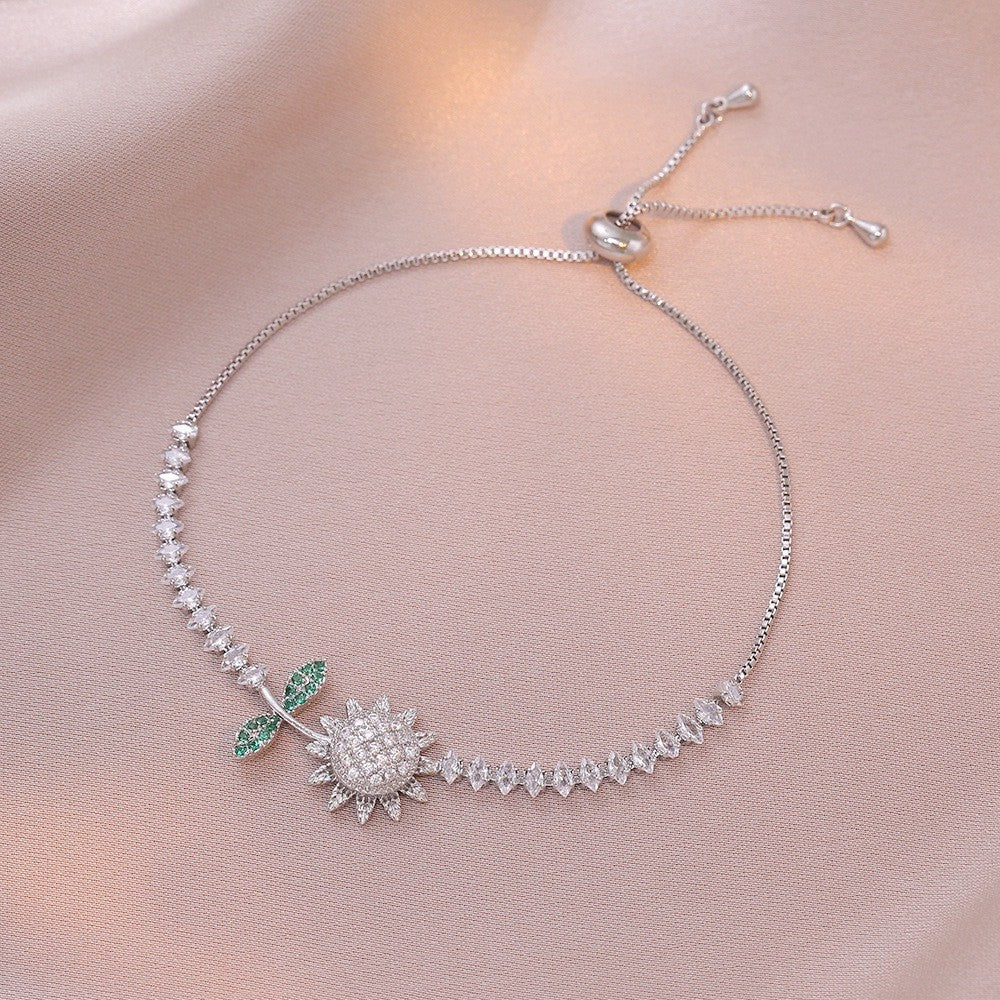 Female Five Petal Flower Fashion Bauhinia Rotatable Bracelet
