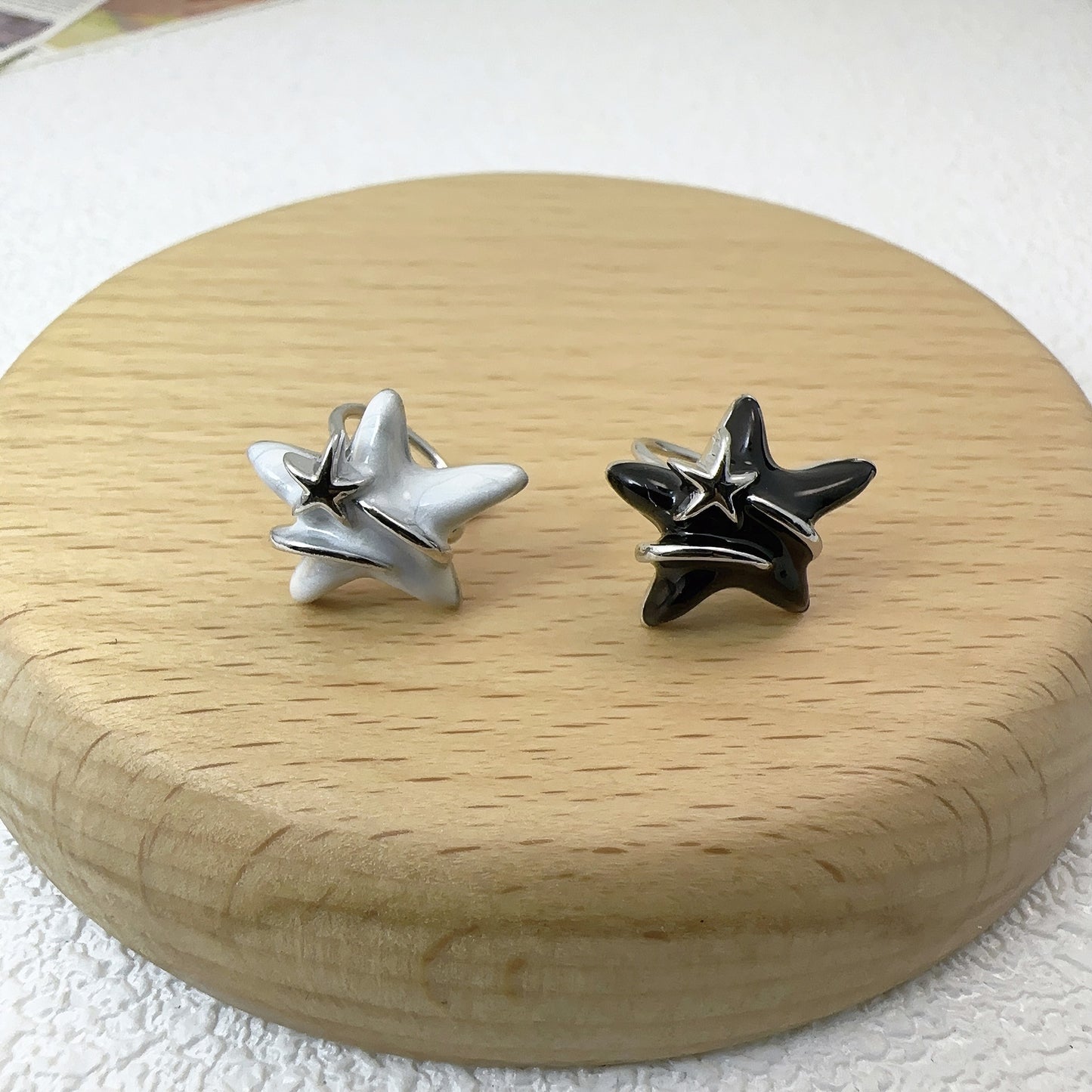Dripping Oil Black White Two-color Surround Five-pointed Stud Earrings