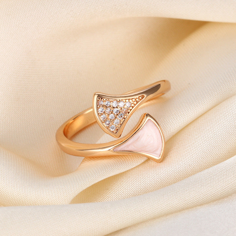 Unique Diamond White Fritillary Skirt Exquisite Fashion Ring