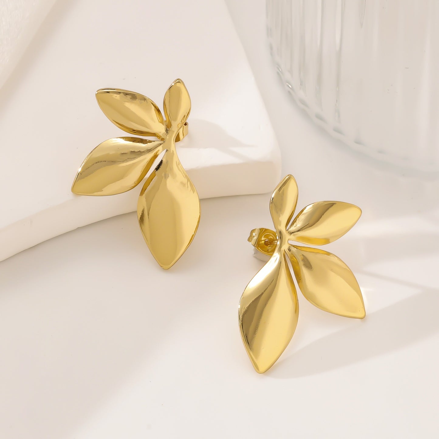 One Large Small Overlapping Stainless Steel Eardrops Gold Rings