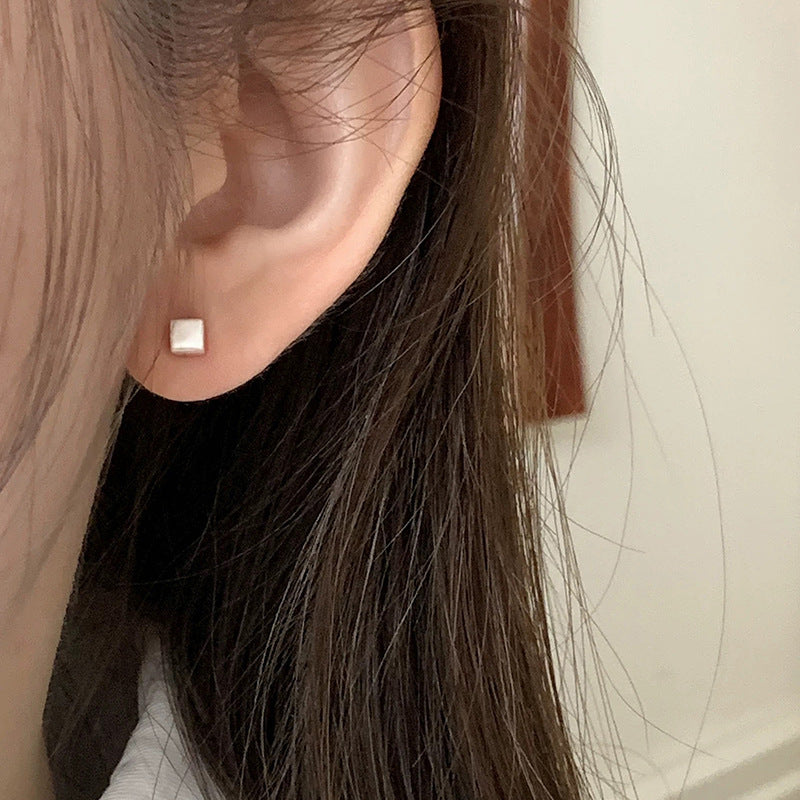Simple Niche Geometric Cube Sugar Personality Fashion Commuter Light Luxury Stud Earrings