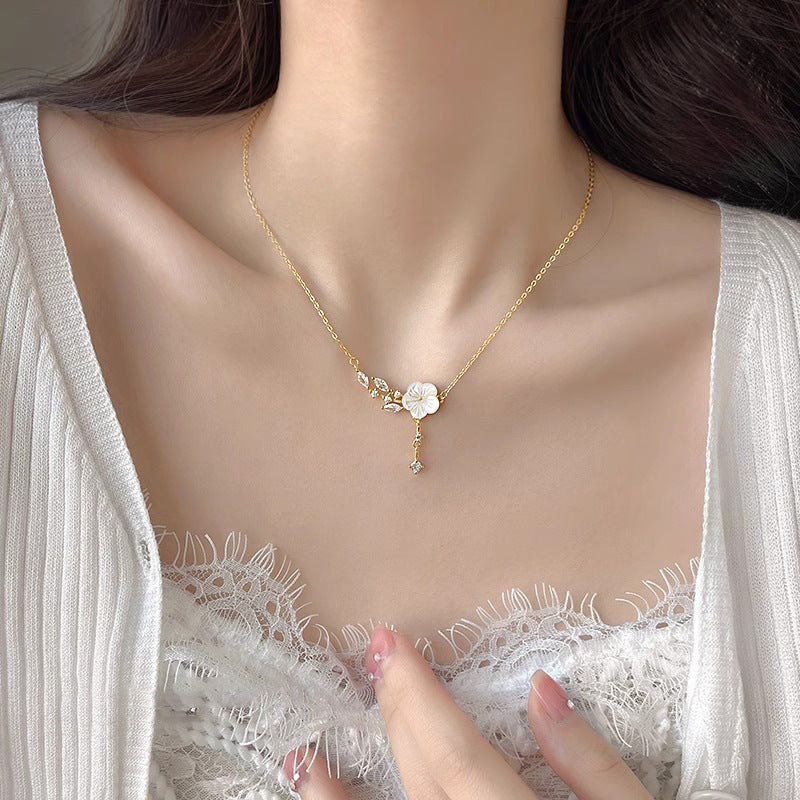 Sier Camellia Light Luxury Minority High-grade Valentine's Day Necklaces