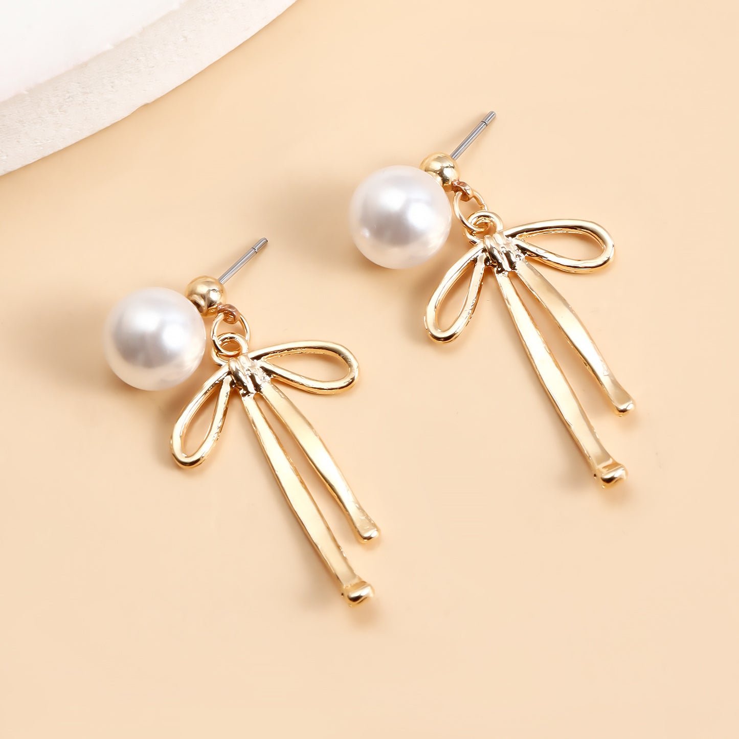 Ornament Retro French Imitation Pearl Bow Earrings