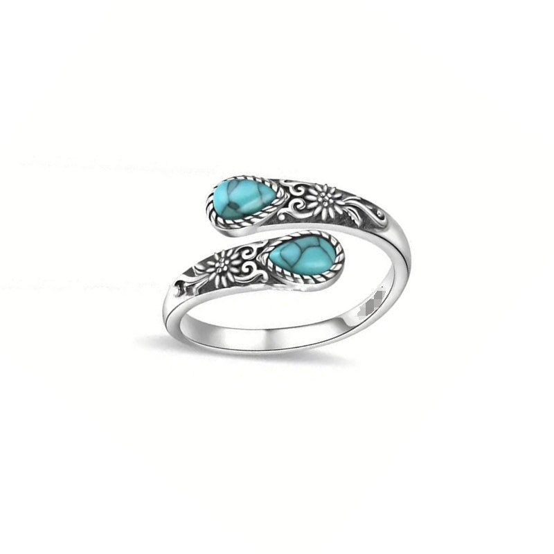 Moonstone Hollow Victoria Vintage Embossed Bow Rings