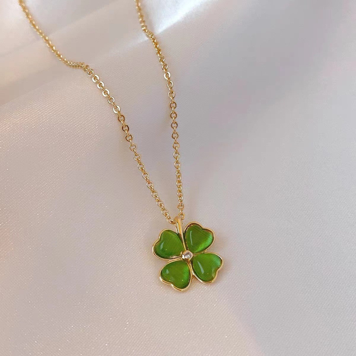 Female Emerald Dignified Sense Of Design Clavicle Chain High-grade Necklace