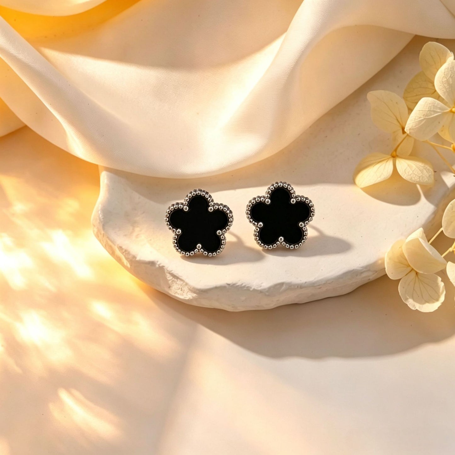 Women's Five-leaf Flower Titanium Steel Ear Design Fashion Exquisite Stud Earrings