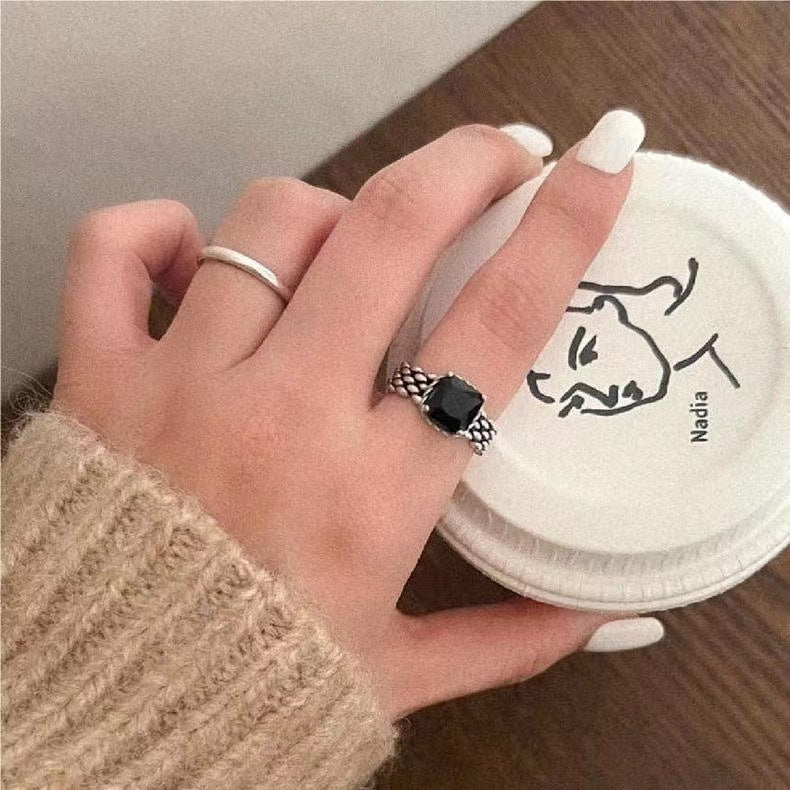Women's Opening Design Minimalist Vintage Black Diamond Fashion Rings