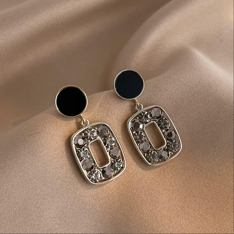 Women's Wine Red Retro Style Ear Clip Without Pierced Elegant Earrings