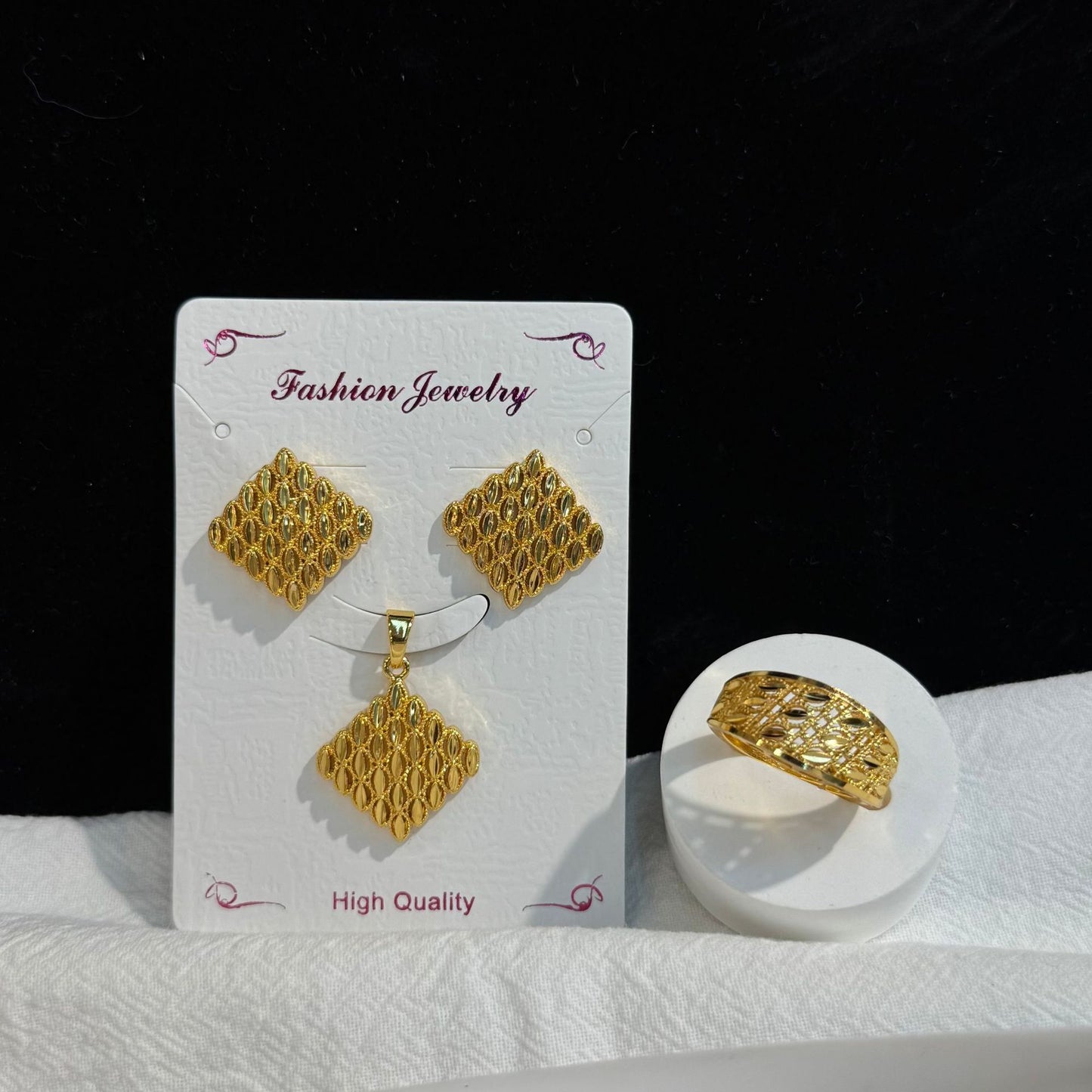 Gilding Hollow Pattern Niche Design Disc Pendants