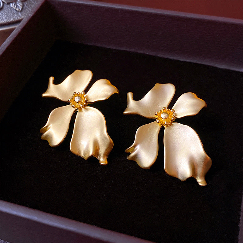 Women's Palace Style Sier Flower Light Luxury High-grade Design Sense Earrings