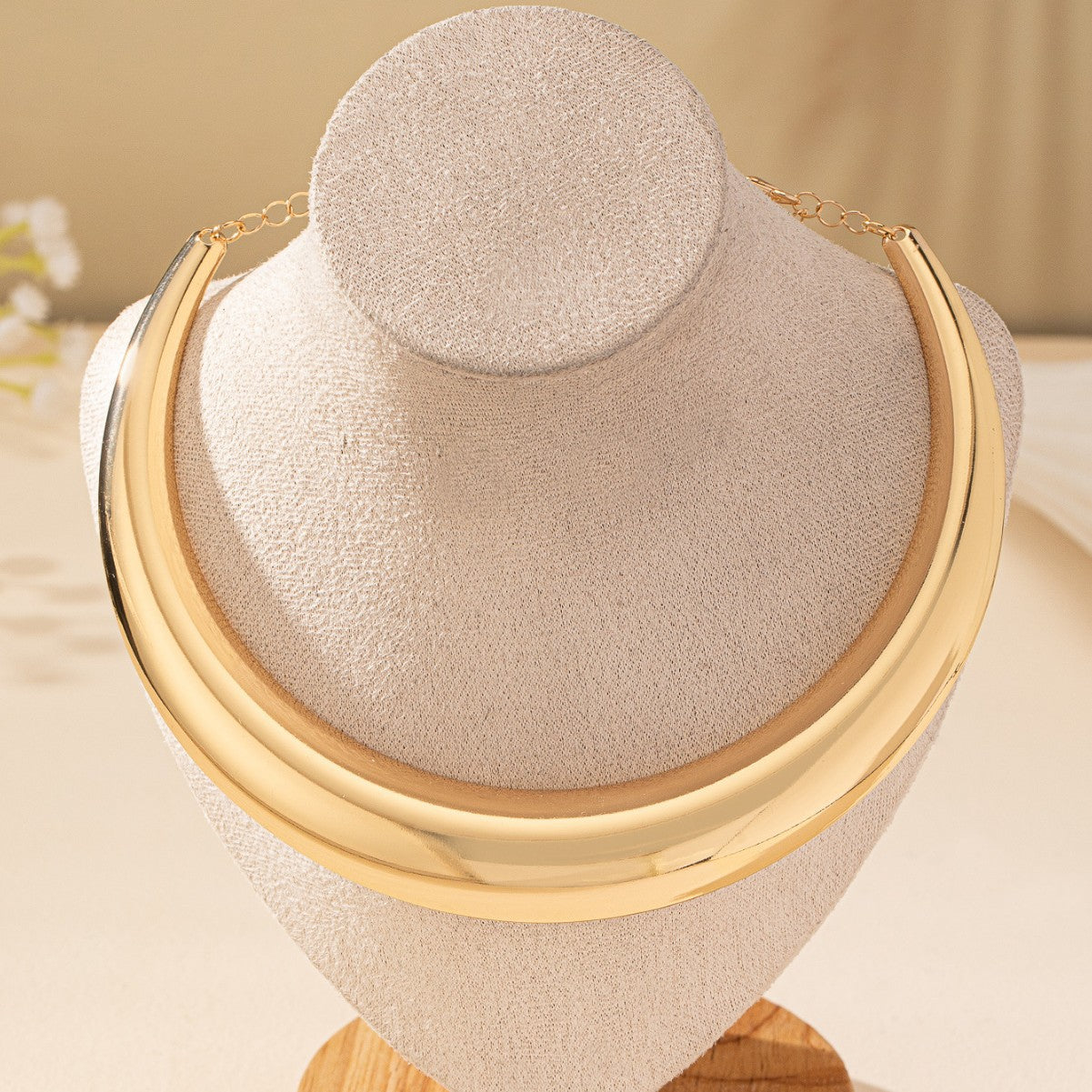 Women's Fashion Simple Charm Sweet Metal Glossy Collar