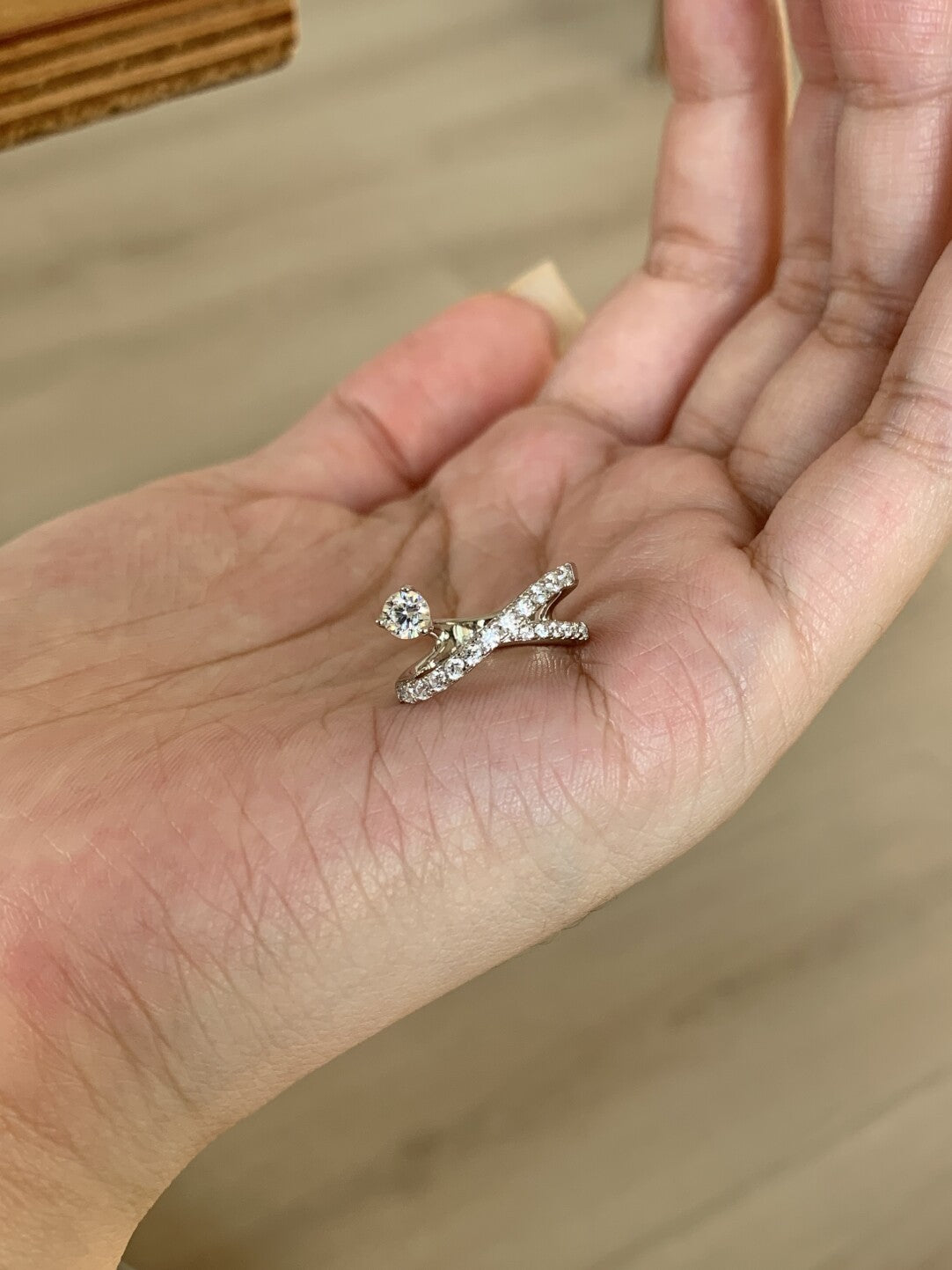 Exquisite Design Cross Meteor Light Luxury High Sense Ring