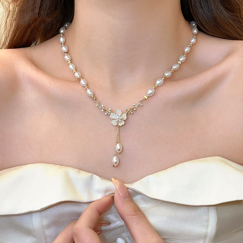 French Sweet Pearl Flower Design Light Luxury High-grade Fashion Necklace