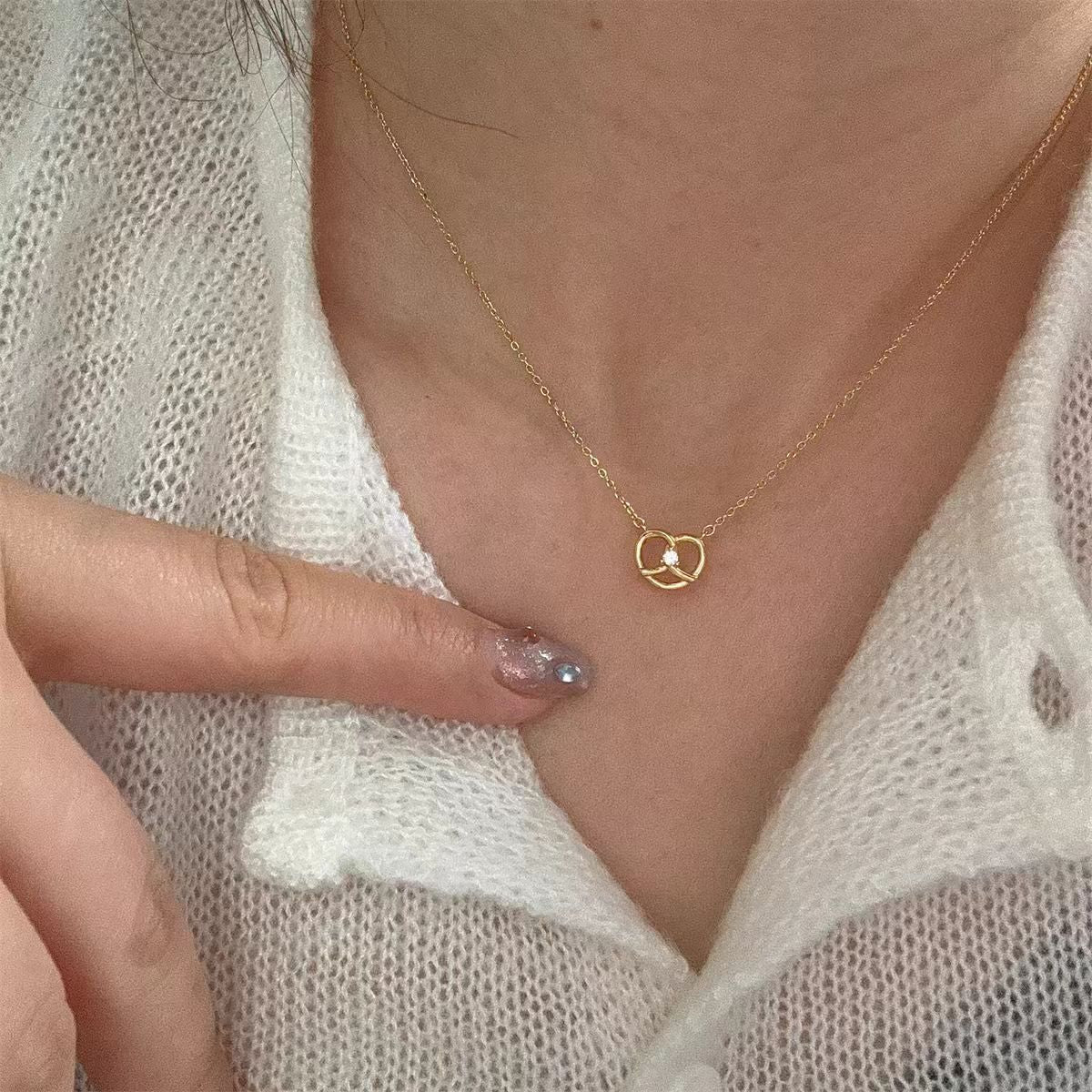 Sier Safety Lock Chinese Style White Necklace