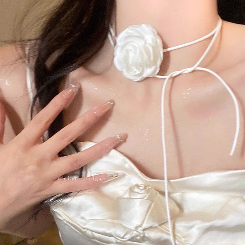 Women's Rose Pearl Neck Light Luxury Minority Design Clavicle Chain Collar