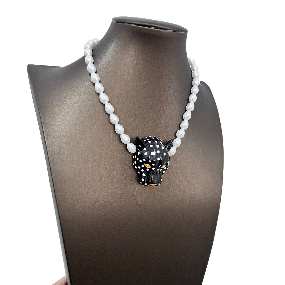 Women's Style Enamel Leopard Head Temperament Stringed Pearls Clavicle Chain Necklace
