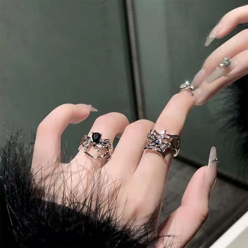 Retro Black Gem Spider Nail Design High-grade Rings