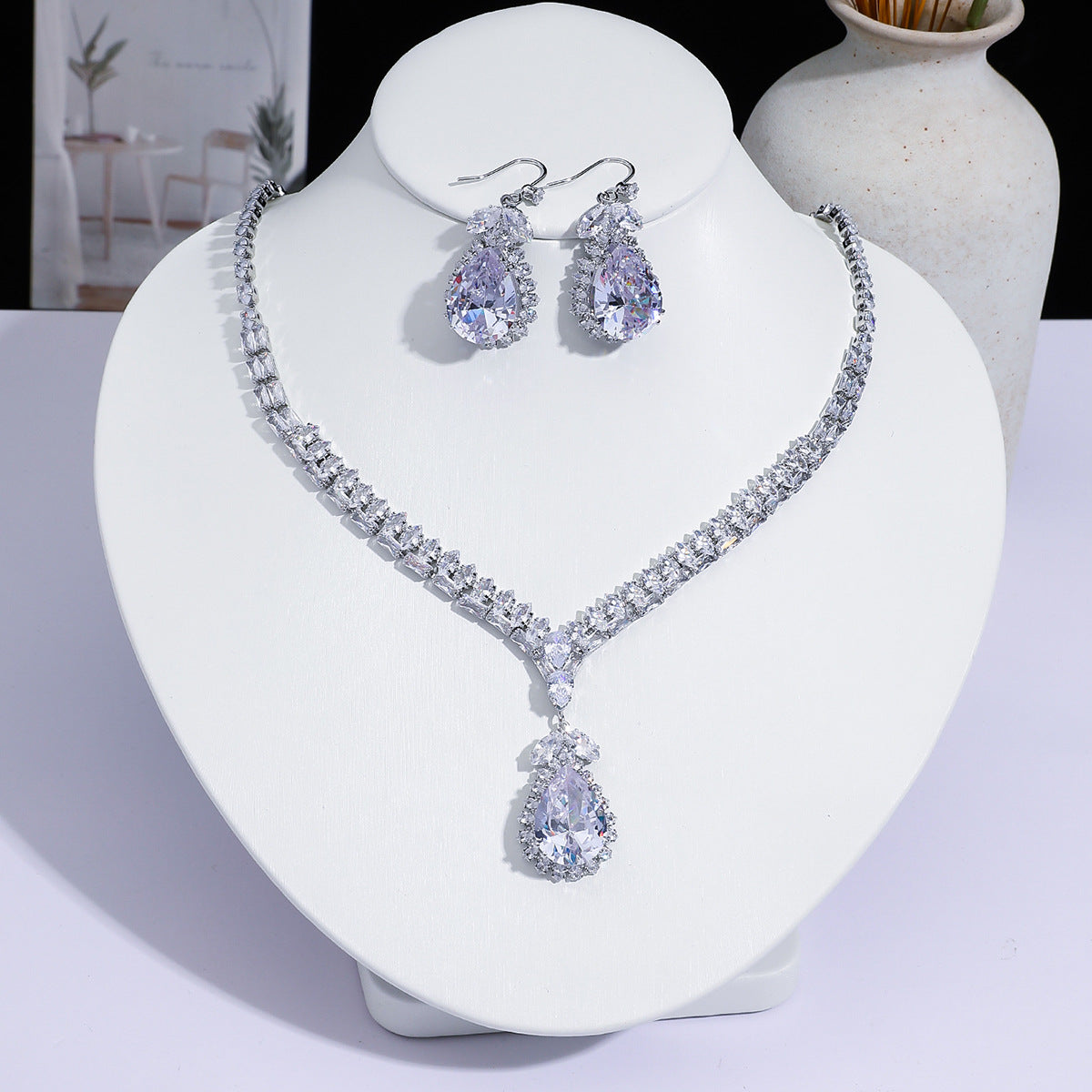 Full Diamond Drop-shaped Temperament The Dinner Party Jewelry Set