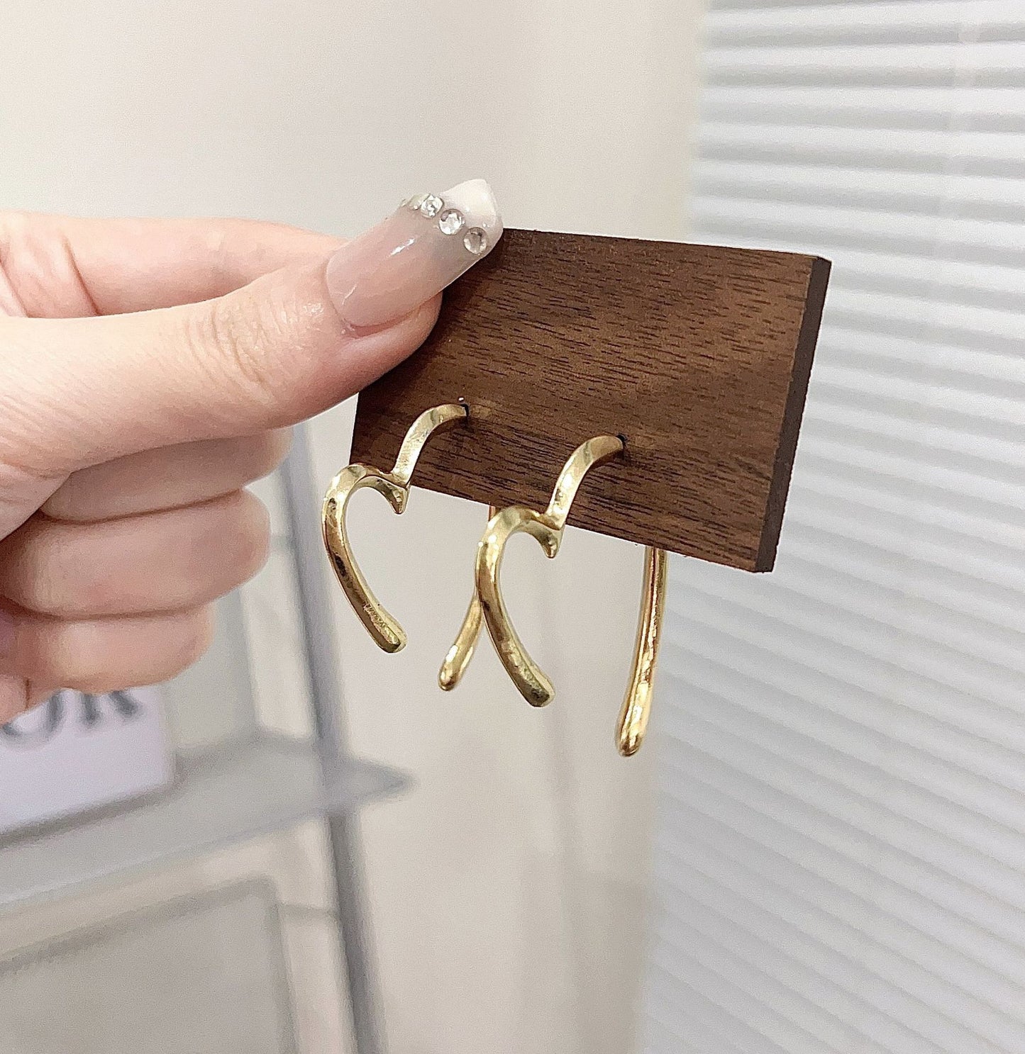 Women's Simple Elegant Heart Trendy Vintage High-grade Design Earrings