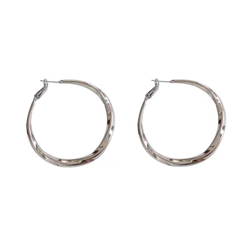 Exaggerating Circle Metal Sense Ear Temperament Hip Hop Earrings