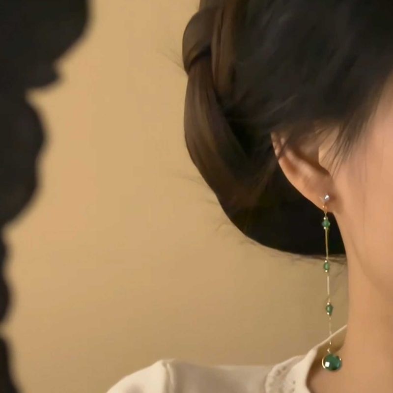 Women's Style Retro Green Water Drop Tassel Light Luxury Minority Elegant Earrings