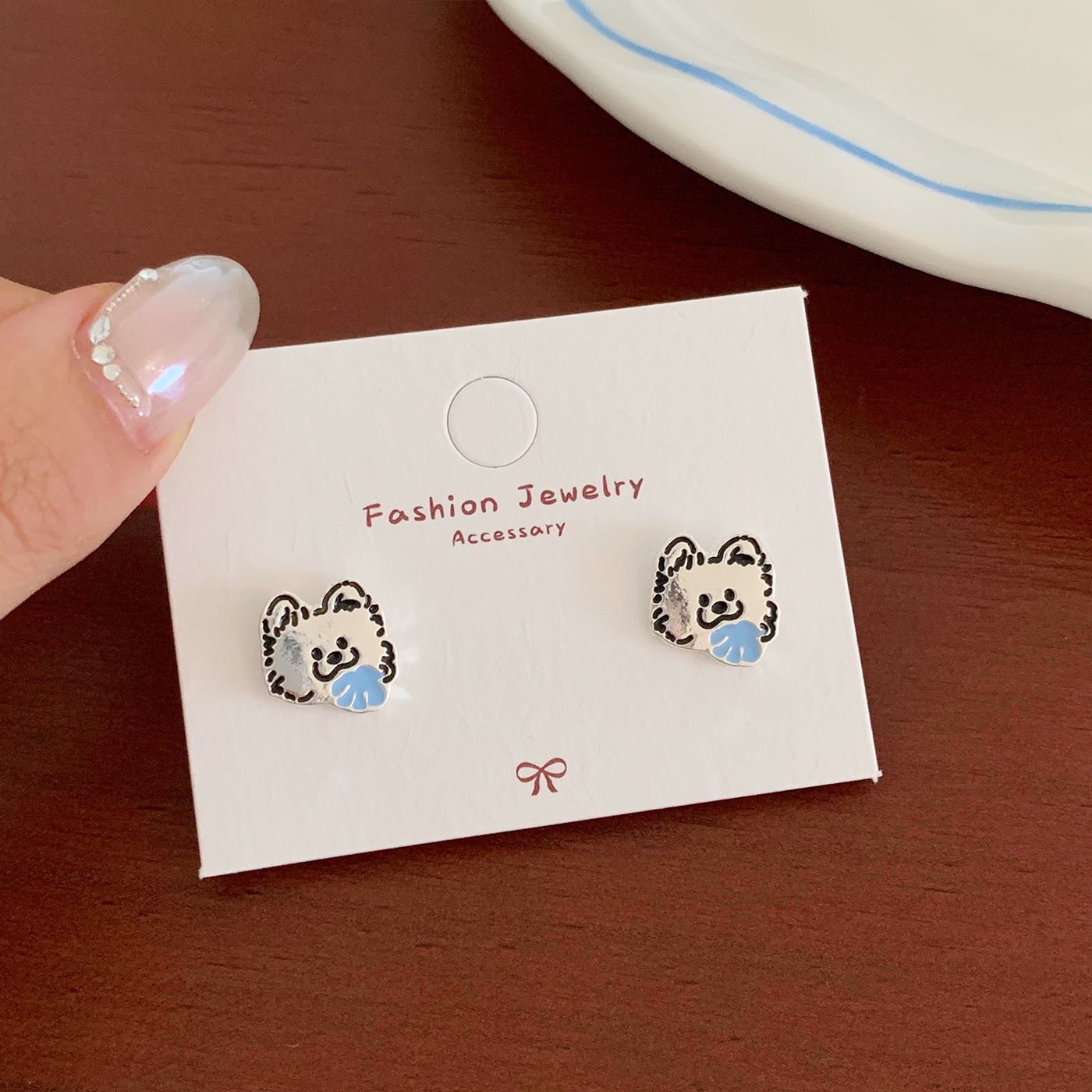 Iti Blue Dog Female Sier Needle Earrings