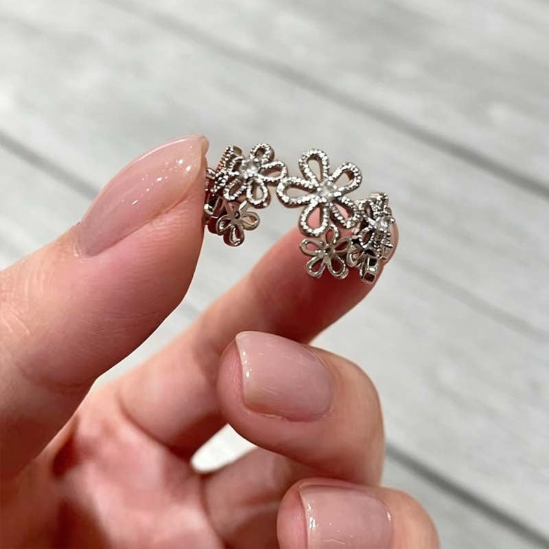 Women's Hollow Lace Flower Light Luxury High Ring