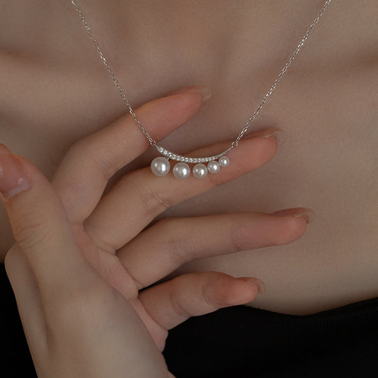 Women's Crescent Simple Clavicle Chain Neck Light Luxury Necklaces