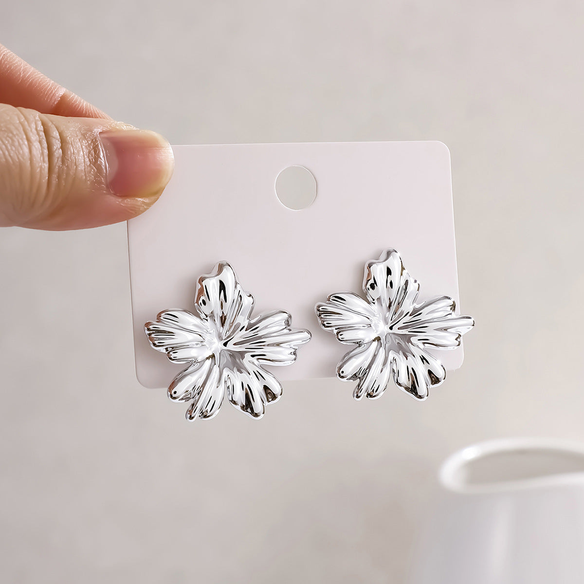 Women's High-grade Seaside Vacation Style Geometric Exaggerated Earrings