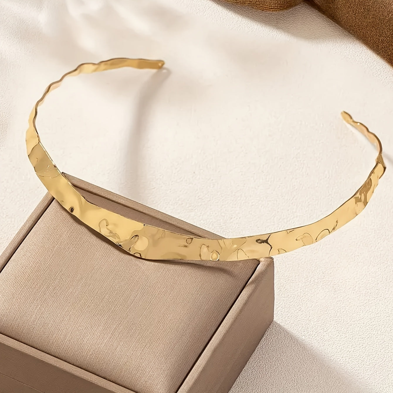 Women's Simple Metal Exquisite High Sense Suitable For Collar