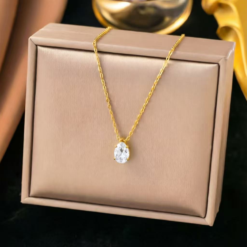 Women's Sense Emerald Suit Titanium Steel Clavicle Chain High Jewelry Set