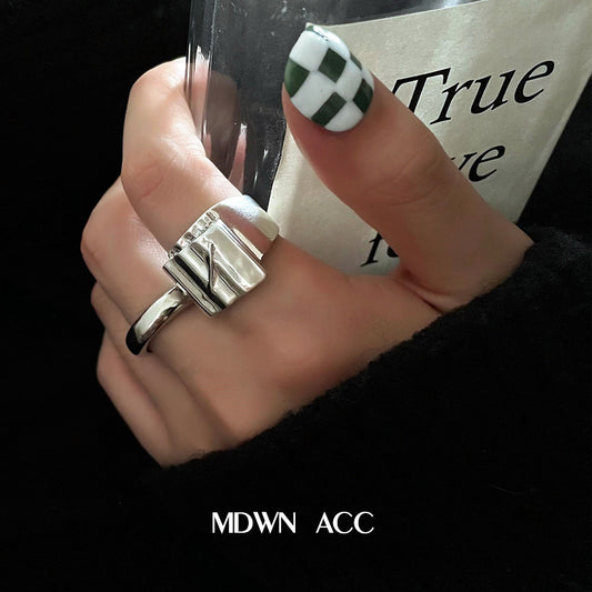 Female Retro Fashion Geometry Pattern Wave Rings