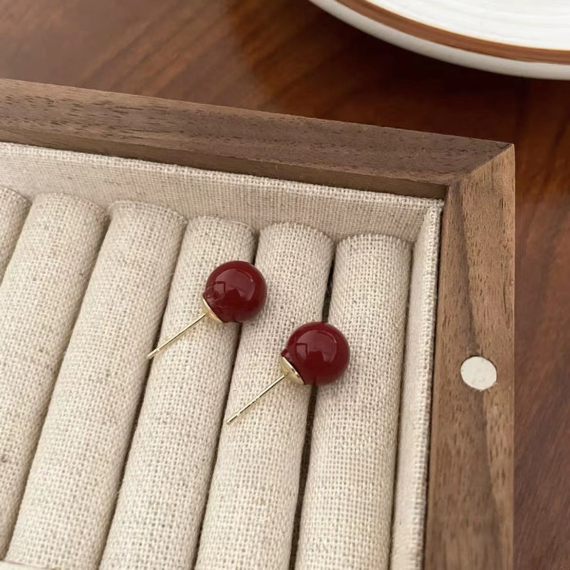 Style Wine Red Candy Pearl Female Niche Design Stud Earrings