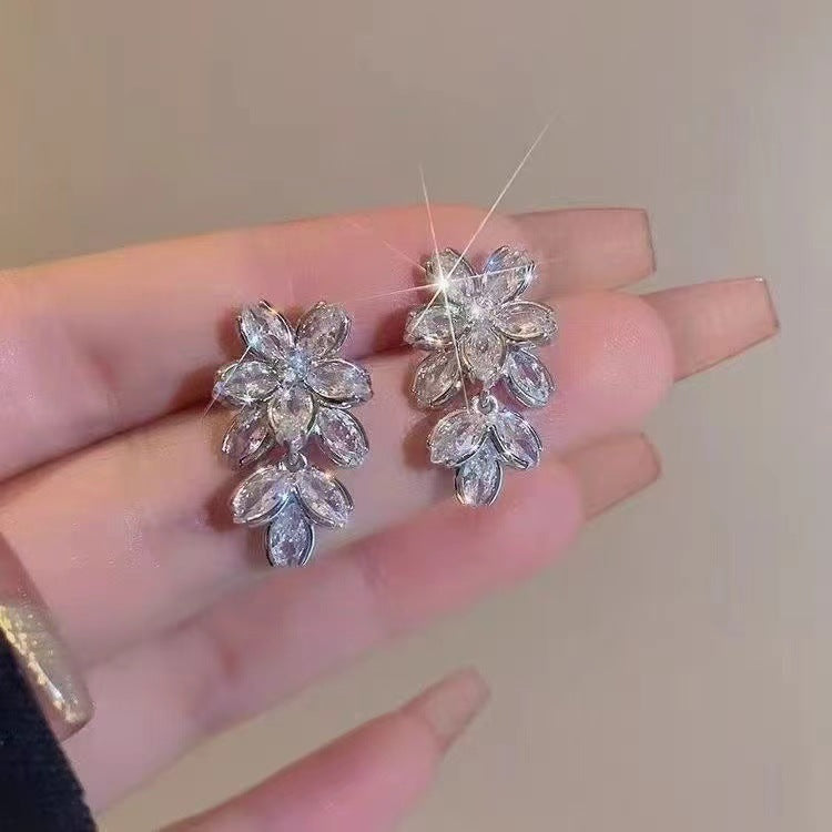 Women's Style Flower Advanced Design Light Luxury Temperament Earrings