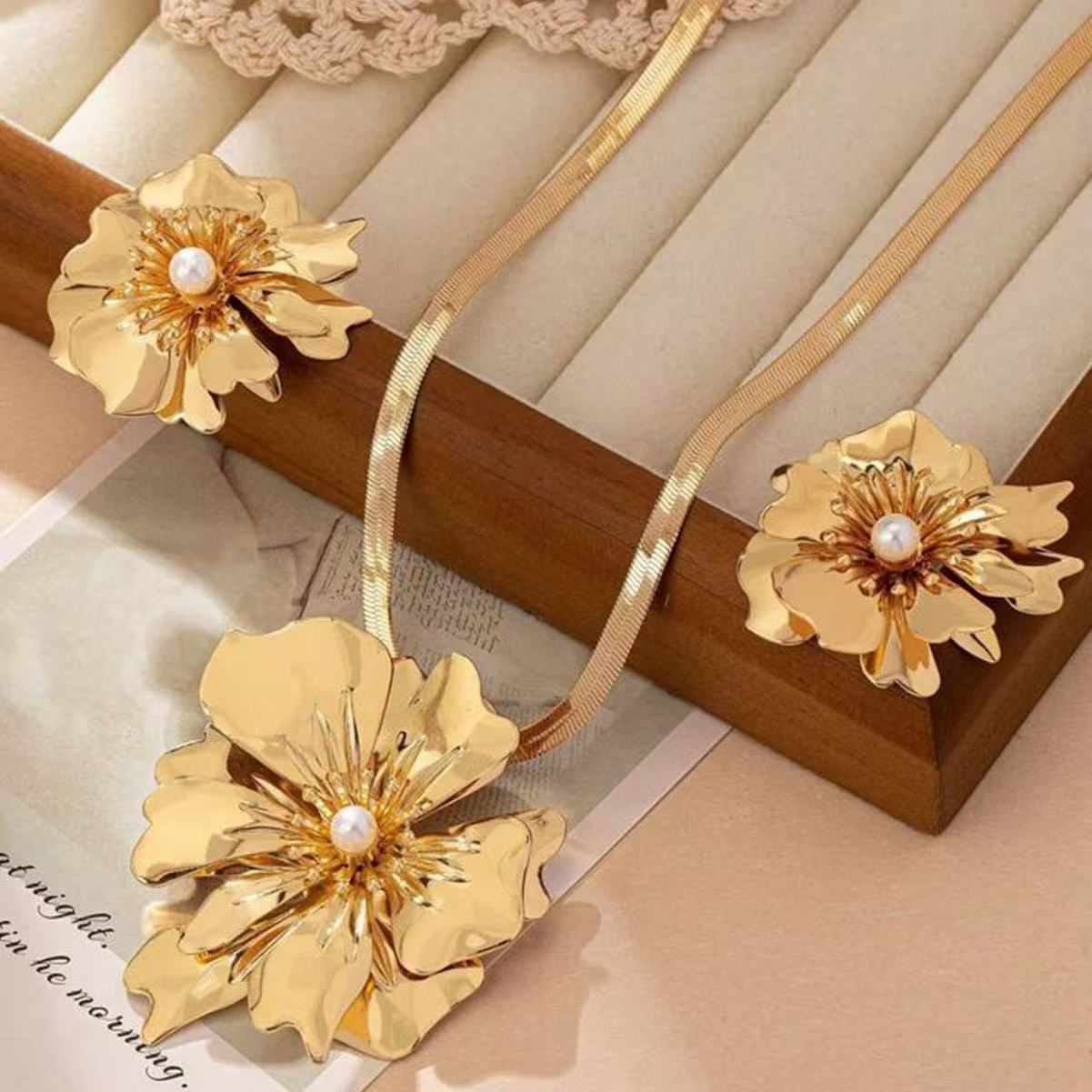 Fashion High Sense Flower Inlaid Pearl Jewelry Set