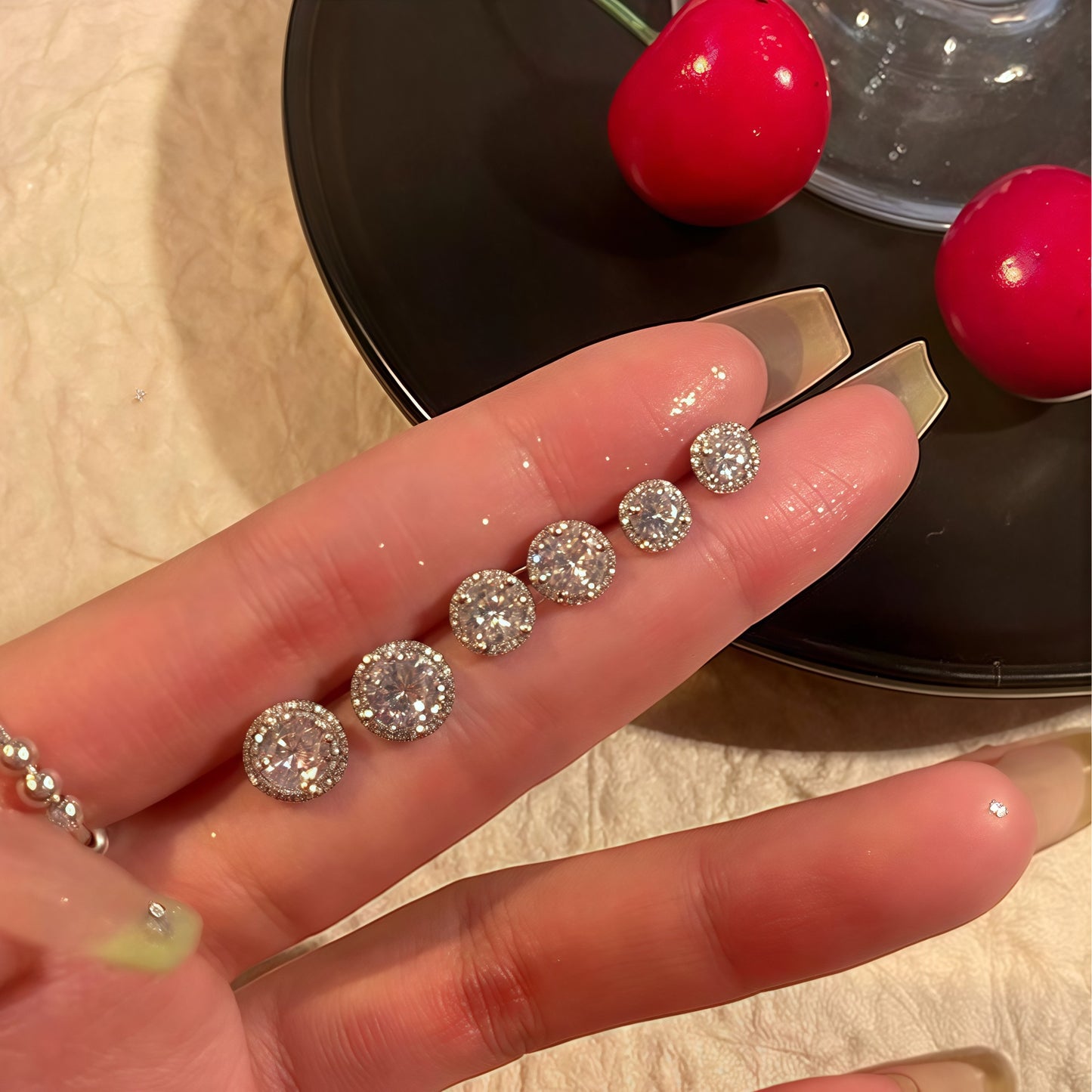 Women's Sier Needle Flash Zircon Small Sugar Cube Ear Comfortable Stud Earrings