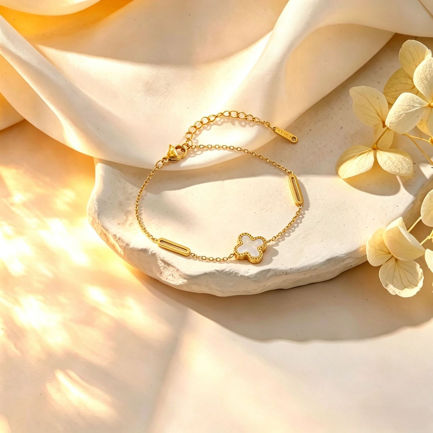 Simple Golden Roman Black White Clover Do Bracelets