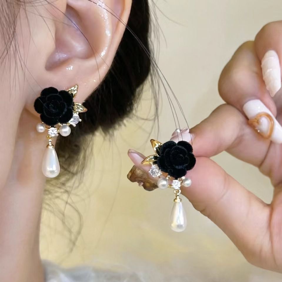 Retro Style Wine Red Black Veet Rose Pearl Elegant Stud Earrings