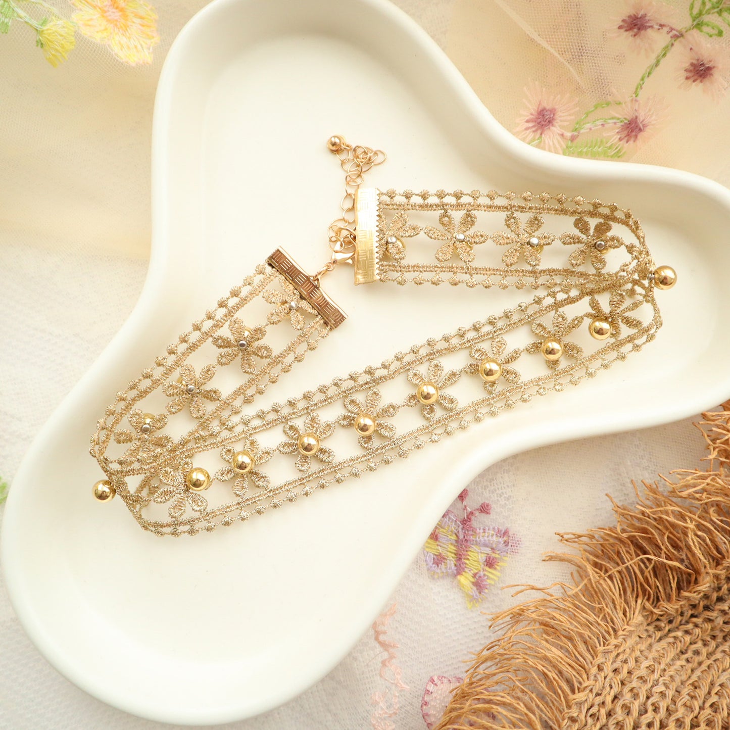 Women's Gold Thread Vintage Golden Hollow Flower Lace Bead Holiday Necklace