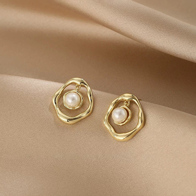 Women's Pearl Elegant High-grade White Ear Clip Earrings