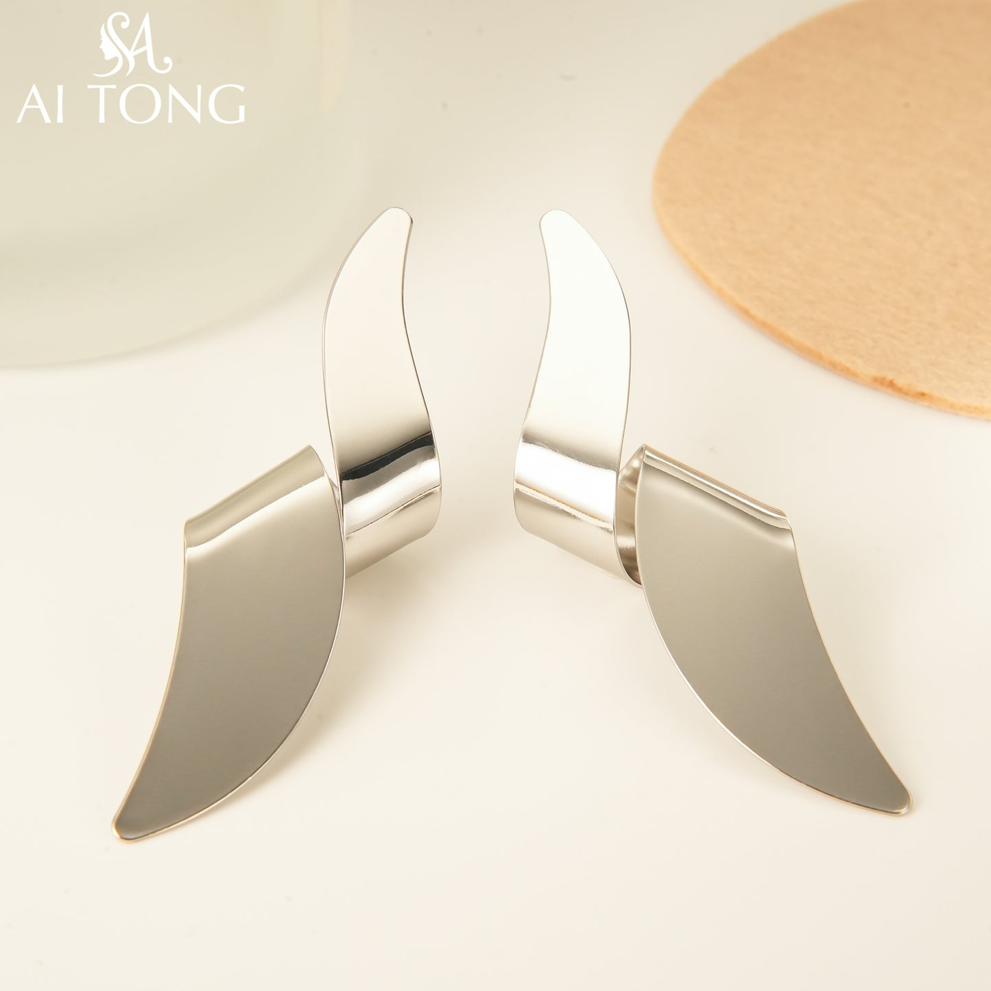 Decoration Design Pleated Light Luxury High-grade Ear Earrings