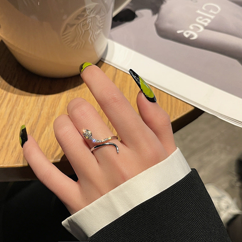 Winding Simulated Snakes Female Super Flash Ring