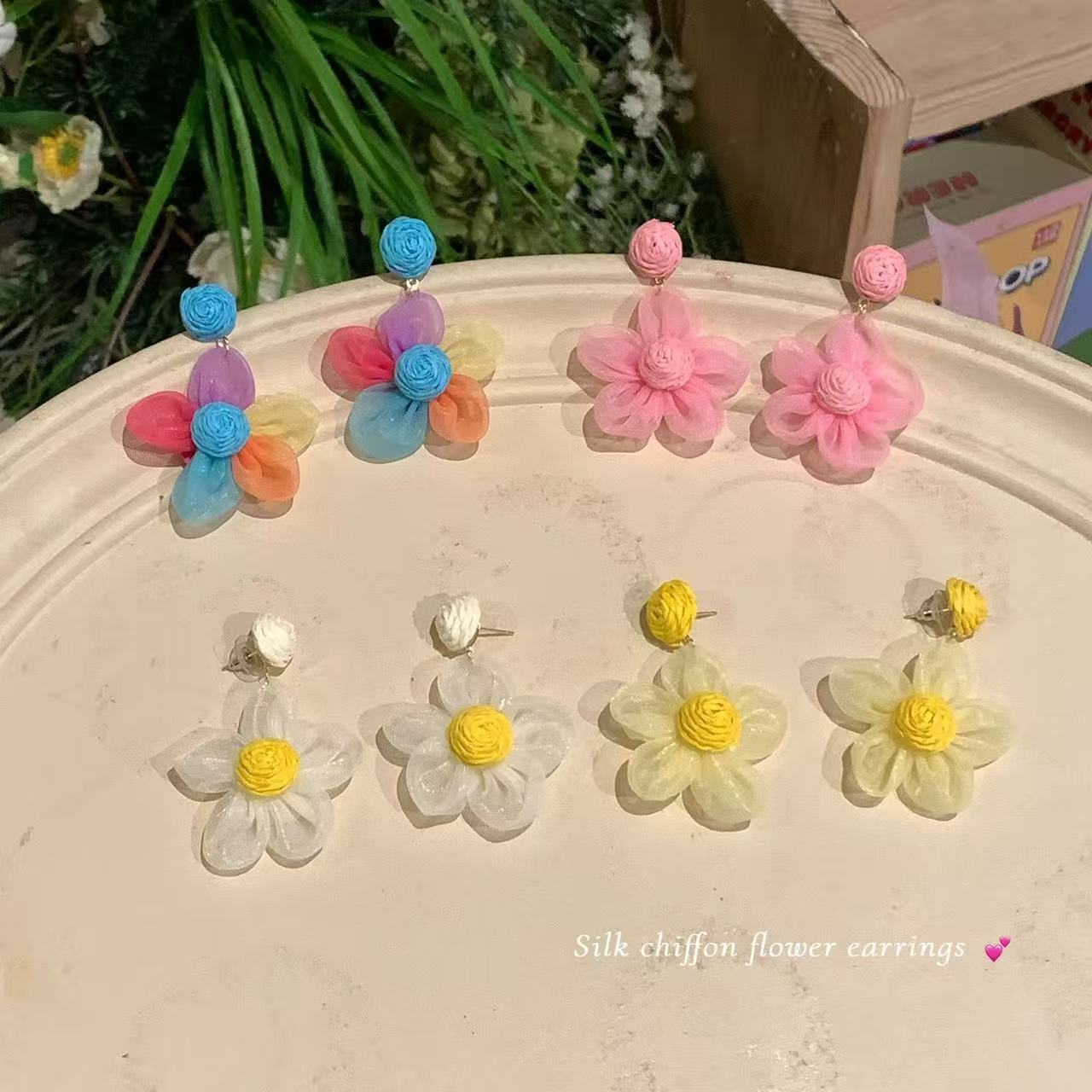 Super Fairy Dopamine Colored Flower Female Niche High Sense Sweet Earrings