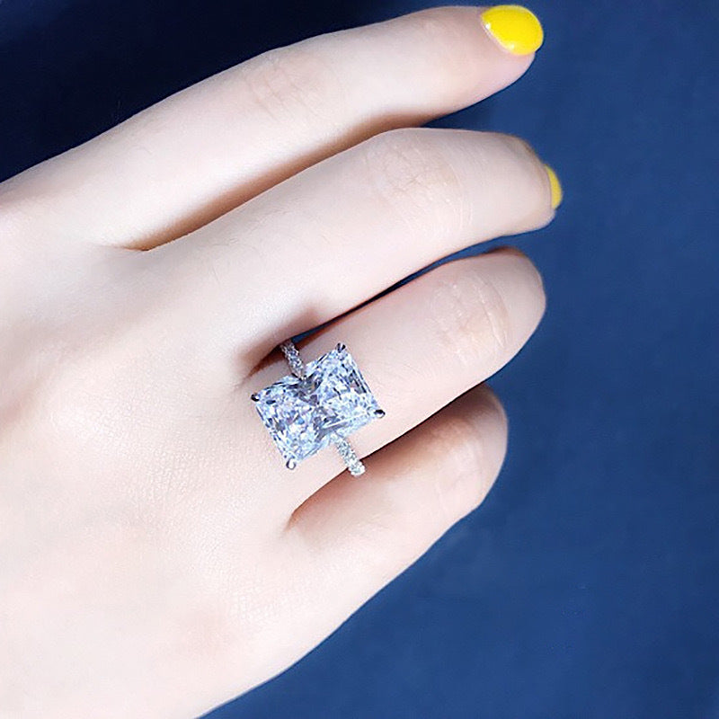 Classic Women's Zircon Shipment Plum Blossom Ring