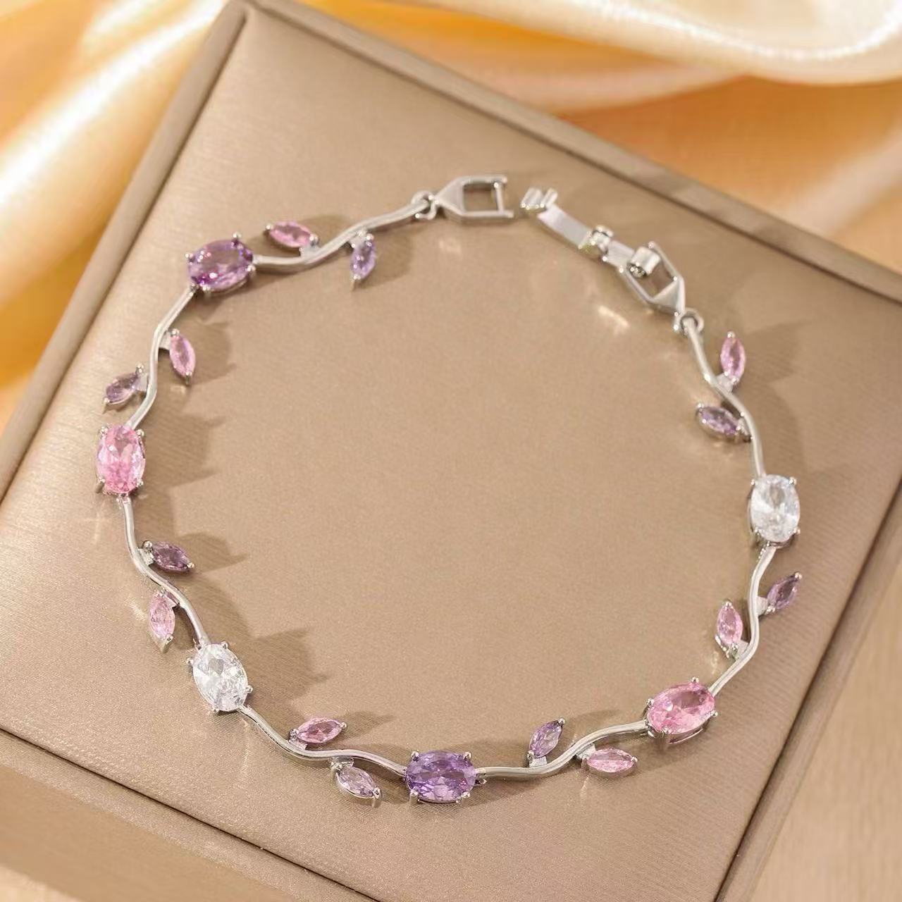 Women's Simple Design Leaf Shape Fashion Temperamental Minority Multicolor Bracelet
